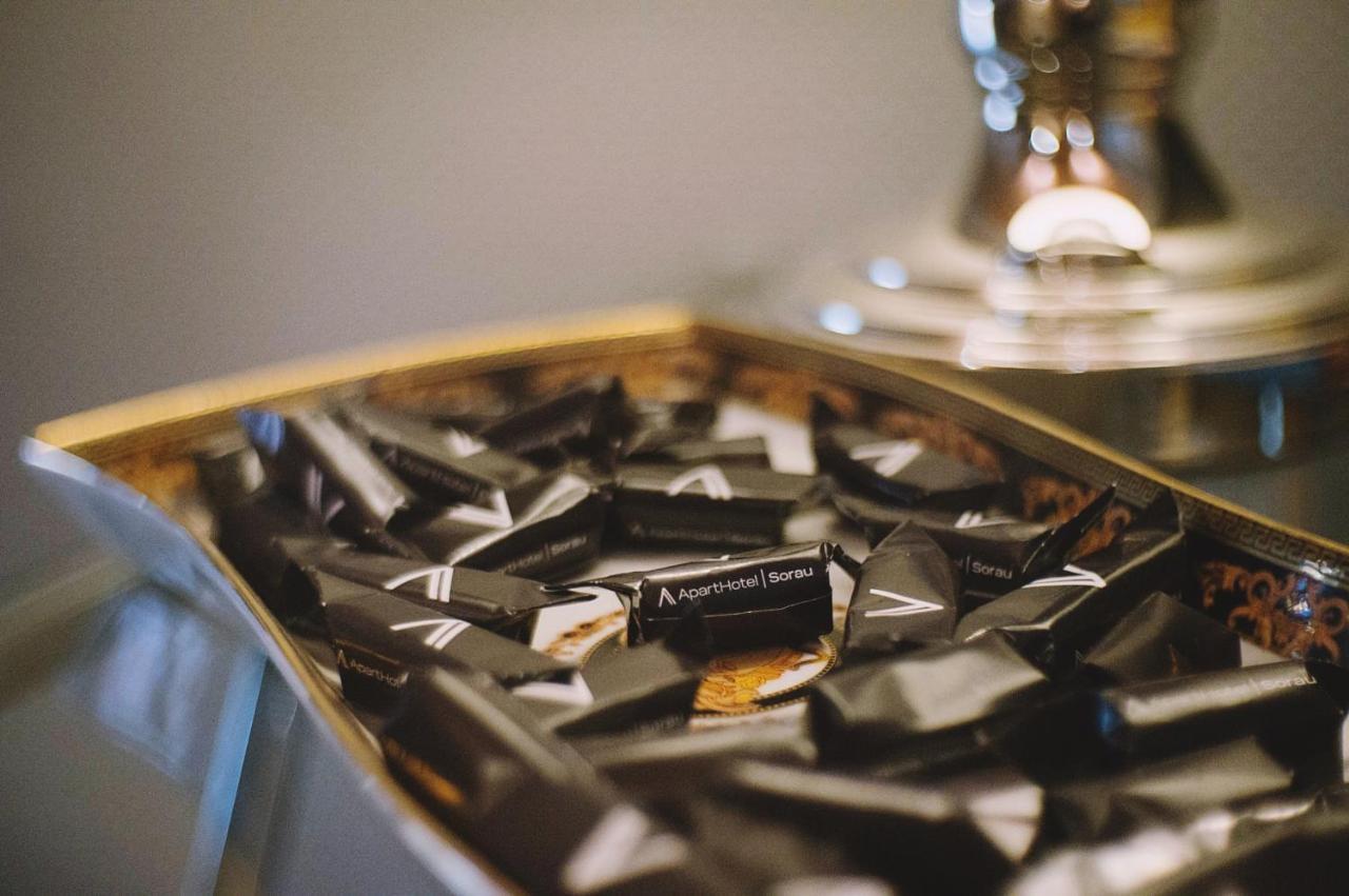 Apartsuites I Sorau Żary Eksteriør billede A box of After Eight