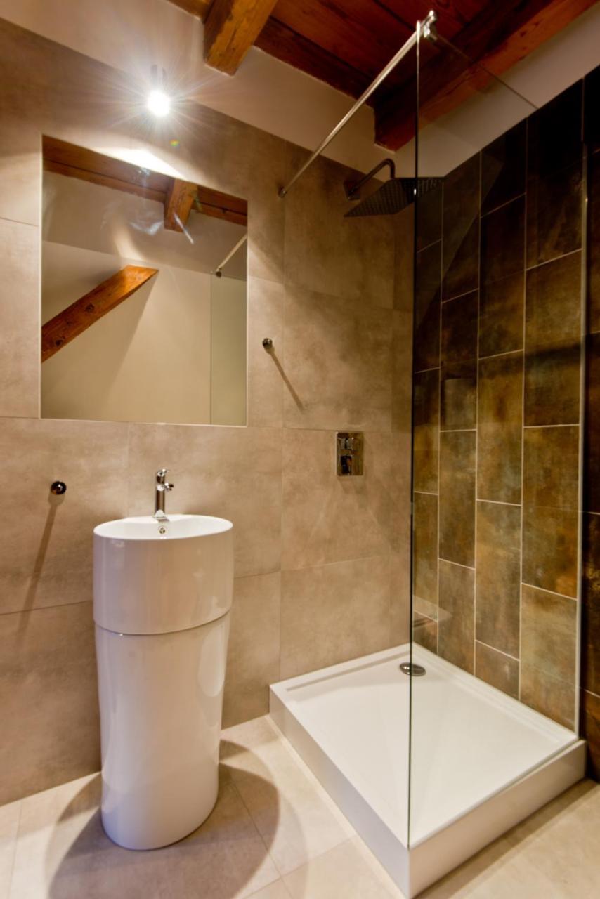 Apartsuites I Sorau Żary Eksteriør billede A shower enclosure