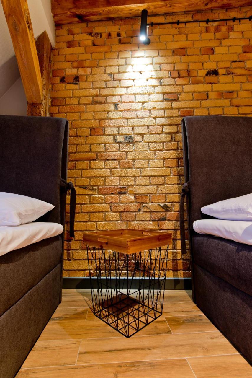 Apartsuites I Sorau Żary Eksteriør billede The "golden wall"