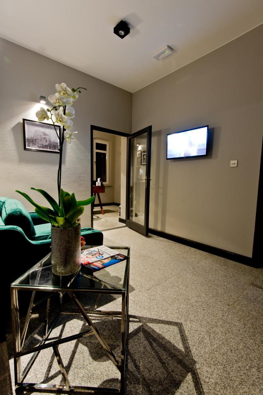 Apartsuites I Sorau Żary Eksteriør billede The waiting room at a dental practice